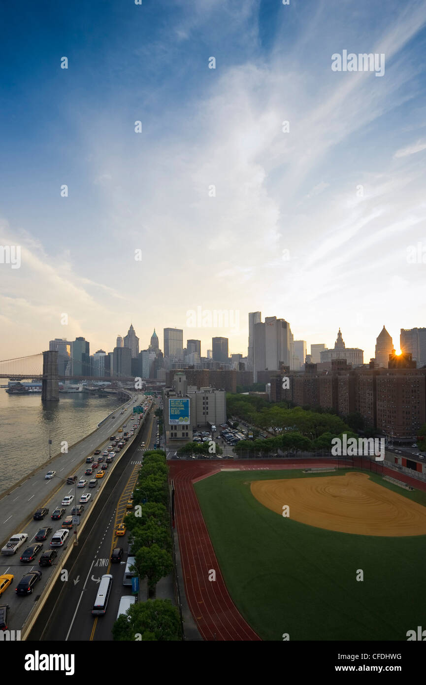 Vue sur le centre-ville de Manhattan de pont de Manhattan, Manhattan, New York, USA, Amérique Latine Banque D'Images