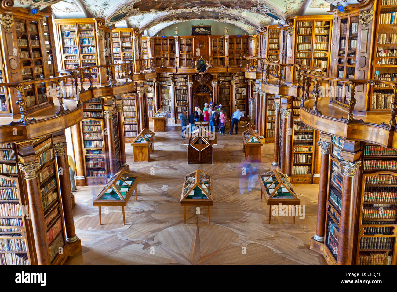 La bibliothèque de l'abbaye de style rococo, contenant la plus ancienne collection de bibliothèque dans le pays, Saint-Gall, Suisse, Europe Banque D'Images