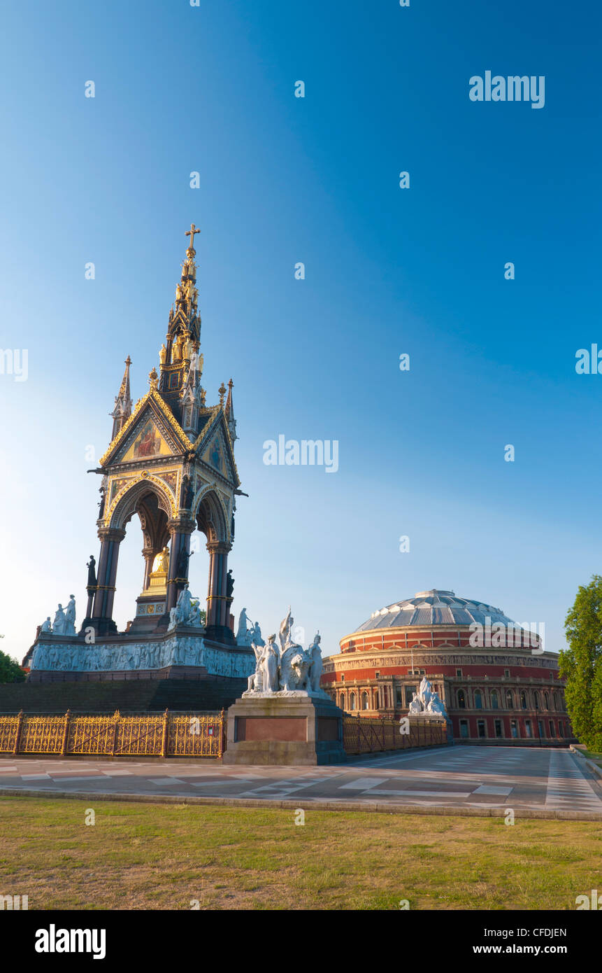 Le Royal Albert Hall et Albert Memorial, Kensington, Londres, Angleterre, Royaume-Uni, Europe Banque D'Images Le Royal Albert Hall et Albert Memorial, Kensington, Londres, Angleterre, Royaume-Uni, Europe Banque D'Images
