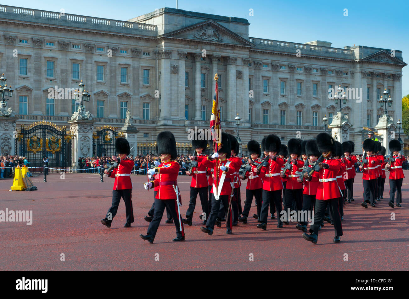 Relève de la garde, le palais de Buckingham, Londres, Angleterre, Royaume-Uni, Europe Banque D'Images Relève de la garde, le palais de Buckingham, Londres, Angleterre, Royaume-Uni, Europe Banque D'Images