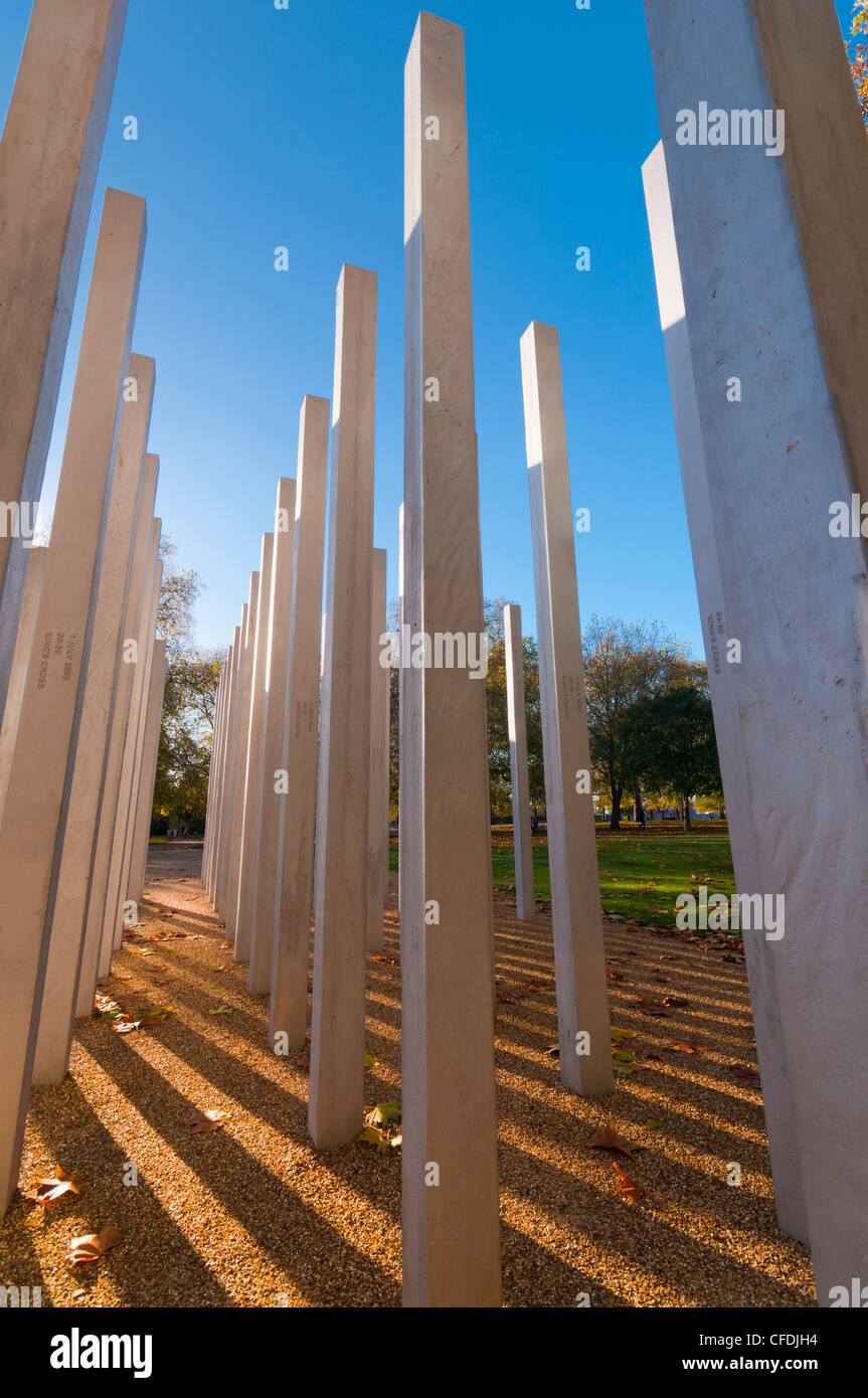 Le 7 juillet, monument à la mémoire des victimes des attentats de 2005, Hyde Park, Londres, Angleterre, Royaume-Uni, Europe Banque D'Images Le 7 juillet, monument à la mémoire des victimes des attentats de 2005, Hyde Park, Londres, Angleterre, Royaume-Uni, Europe Banque D'Images
