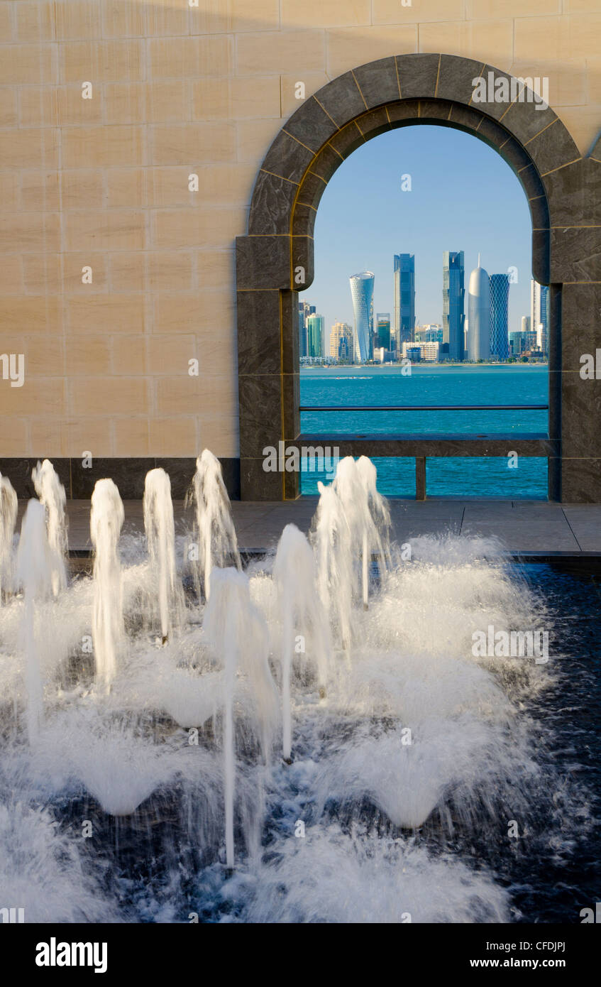 Sur les toits de la ville, Al Bidda Tower, Tour Ouest, Palm et tour Burj Qatar Tornade de musée d'Art Islamique, Doha, Qatar, Moyen-Orient Banque D'Images