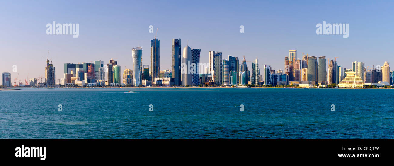 Skyline moderne,Al Bidda Tower, Palm Towers, Burj Qatar et Tornado Tower, Doha, Qatar, Moyen-Orient Banque D'Images