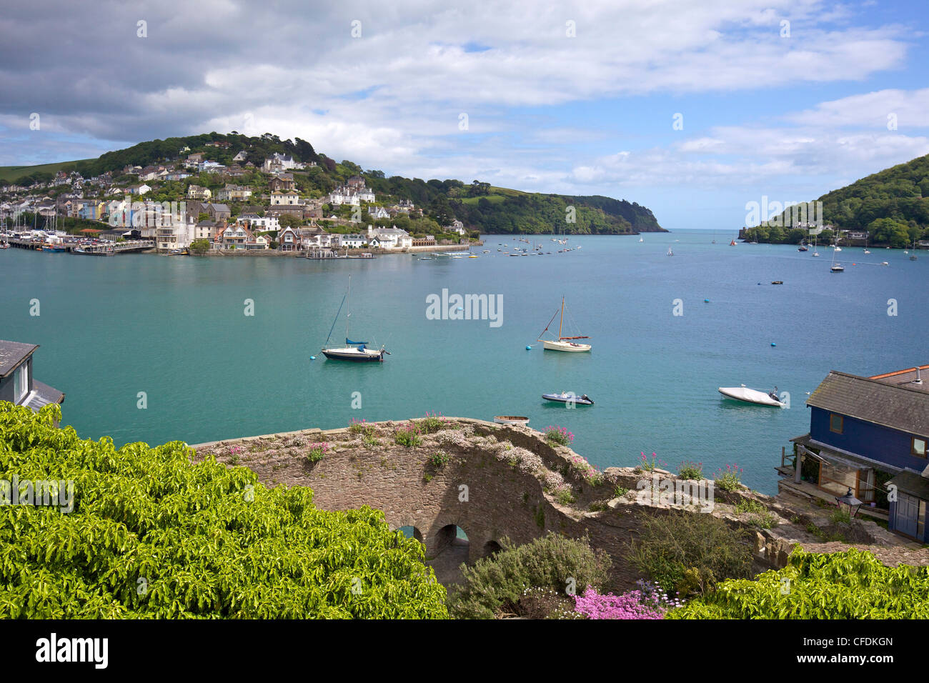 Bayard's Cove Fort et l'estuaire de la rivière Dart dans soleil du printemps, Dartmouth, dans le sud du Devon, Angleterre, Royaume-Uni, Europe Banque D'Images