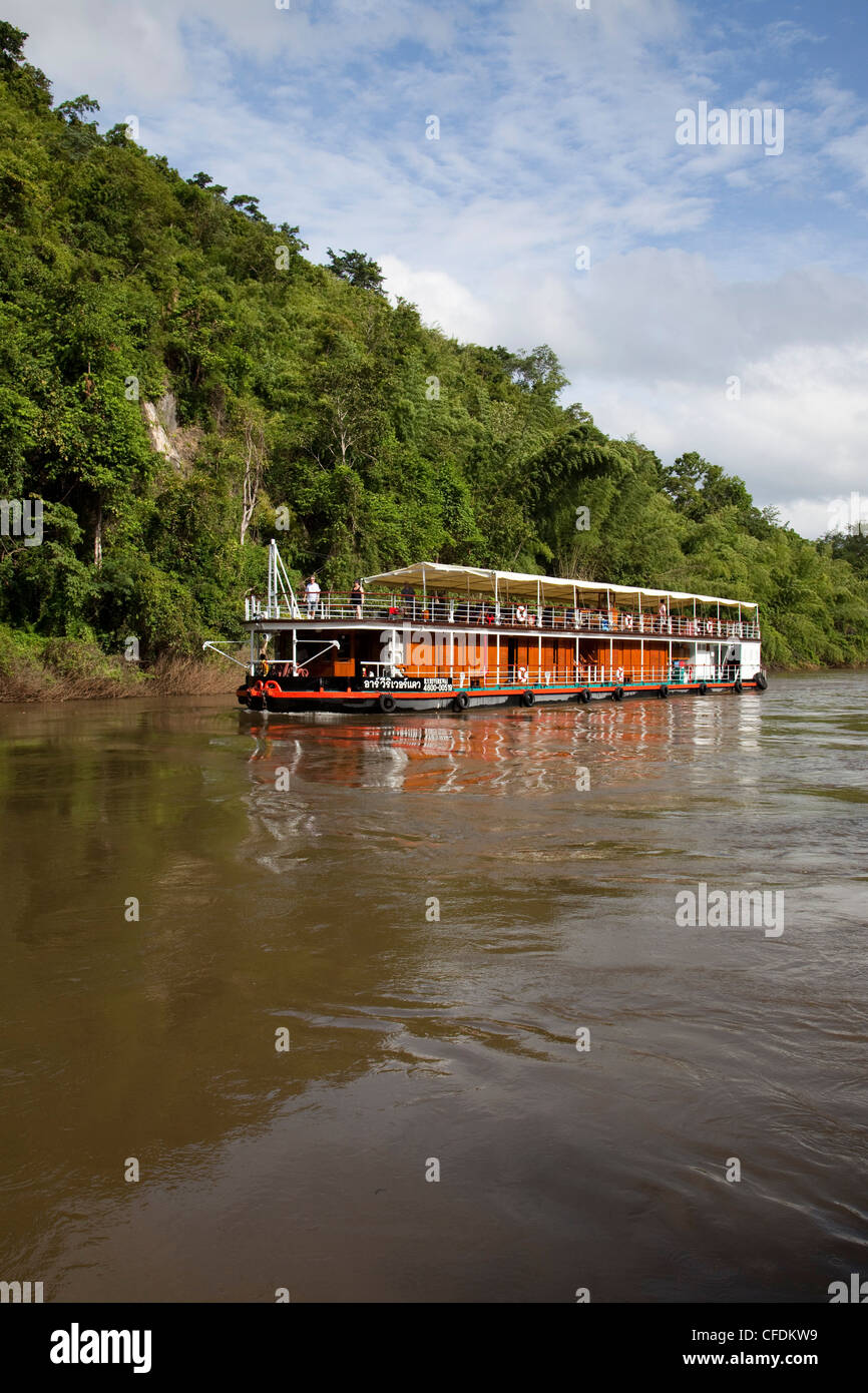 Bateau croisière sur la rivière Kwai, RV Cruise Asia Ltd sur la rivière Kwai Noi, près de Kanchanaburi, Thaïlande Banque D'Images