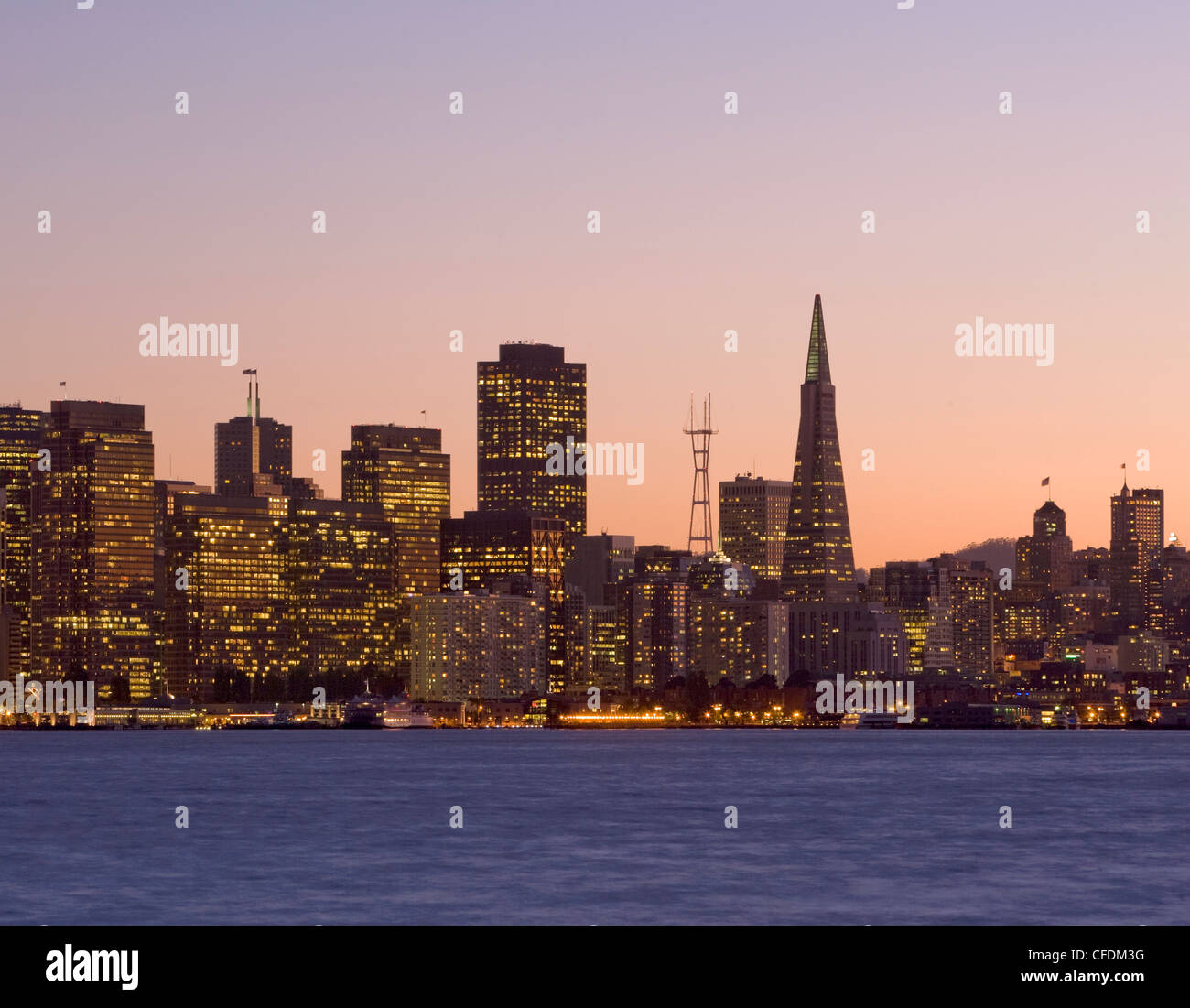 Coucher du soleil sur la ville de le quartier financier de San Francisco, San Francisco, Californie, États-Unis d'Amérique Banque D'Images