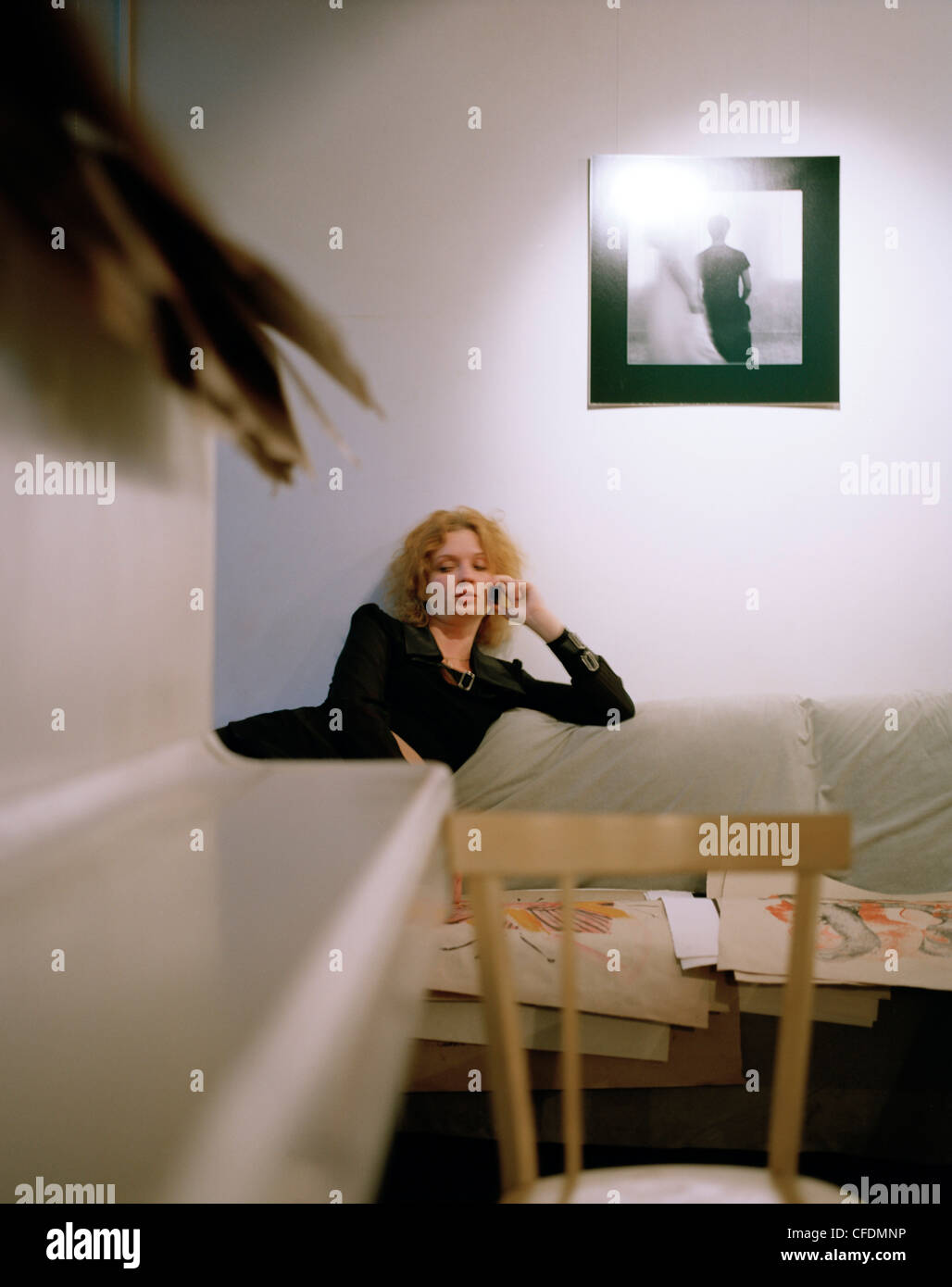 Artiste à la galerie dans le premier étage du restaurant Uliza O.G.I., conçu par Alexander Brodskij Uliza, Petrowka 26, Moscou, Banque D'Images