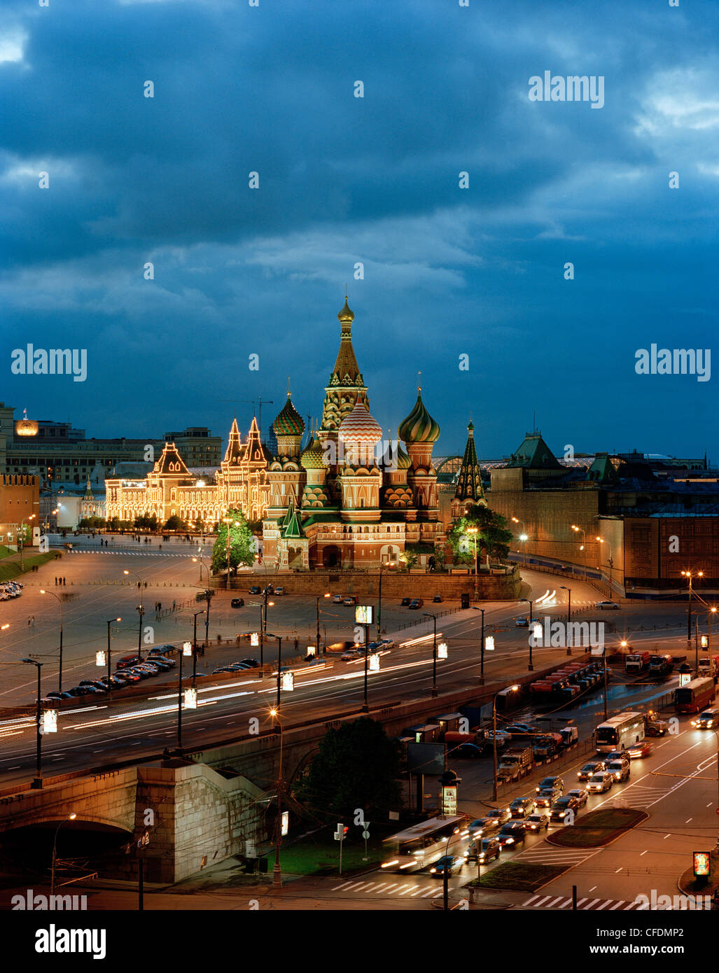 Vue de l'établissement Kempinski Hotel Moskva plus de la cathédrale Saint-Basile, la Place Rouge et du Kremlin, Moscou, Russie, Europe Banque D'Images