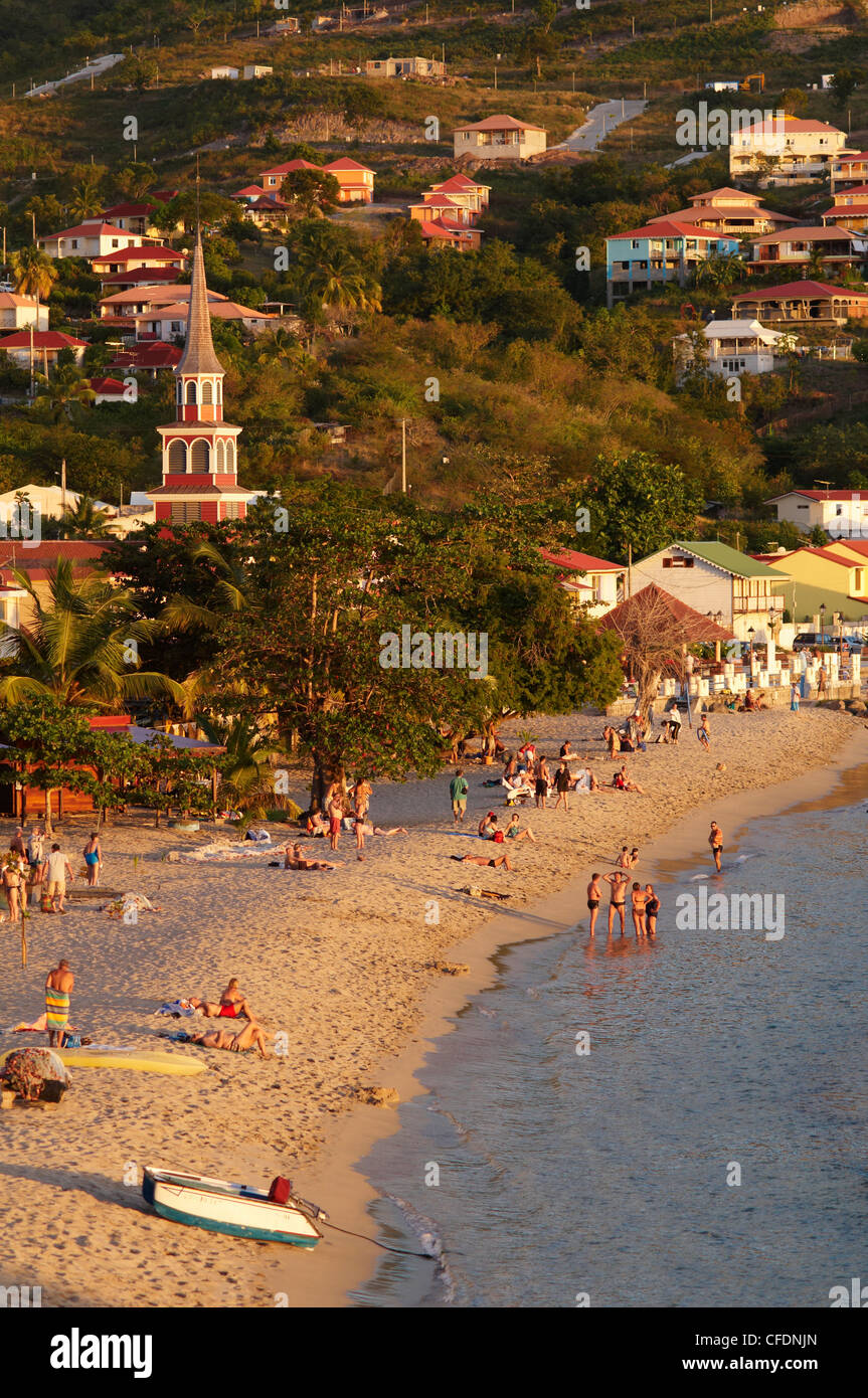 Plage et église, Grande Anse, les Anses d'Arlet, Martinique, îles du Vent, Antilles, Caraïbes Banque D'Images