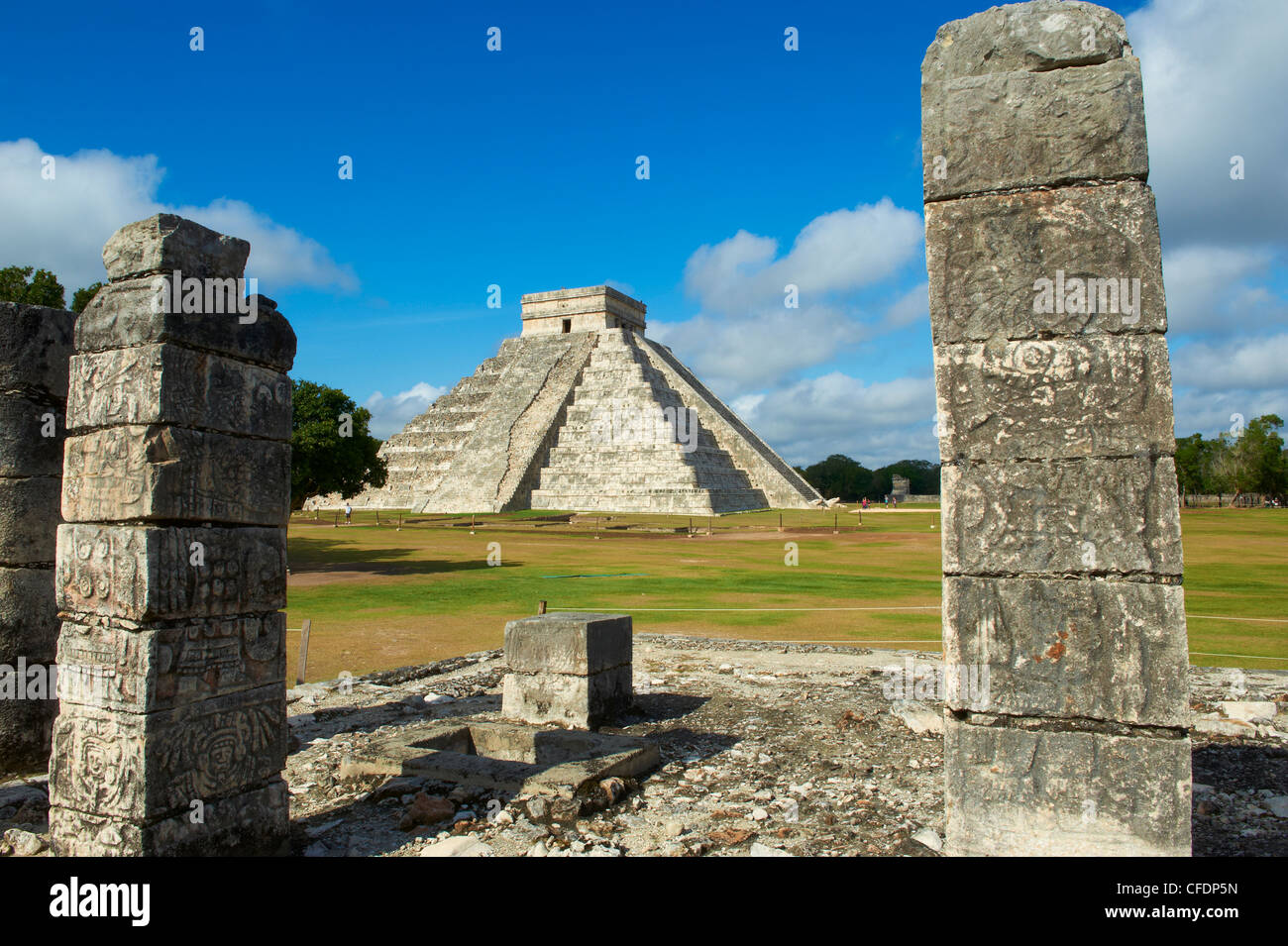 El Castillo pyramide (Temple de Kukulcan) dans les ruines mayas de Chichen Itza, Site du patrimoine mondial de l'UNESCO, Yucatan, Mexique Banque D'Images