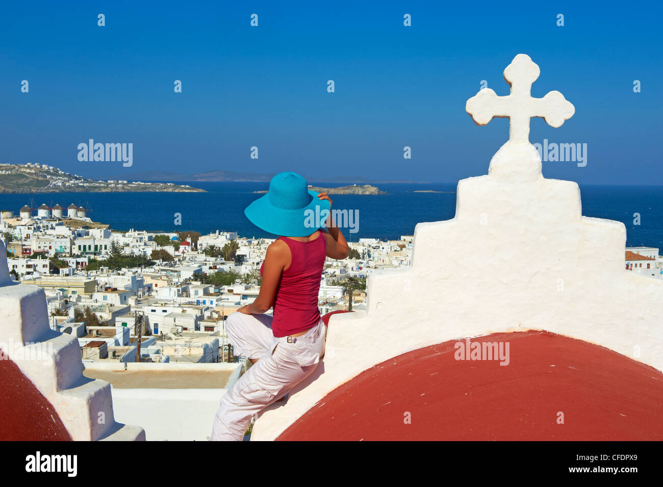 Sur le toit de l'église rouge,la vieille ville, la ville de Mykonos, Mykonos, Cyclades, Chora, îles grecques, Grèce, Europe Banque D'Images