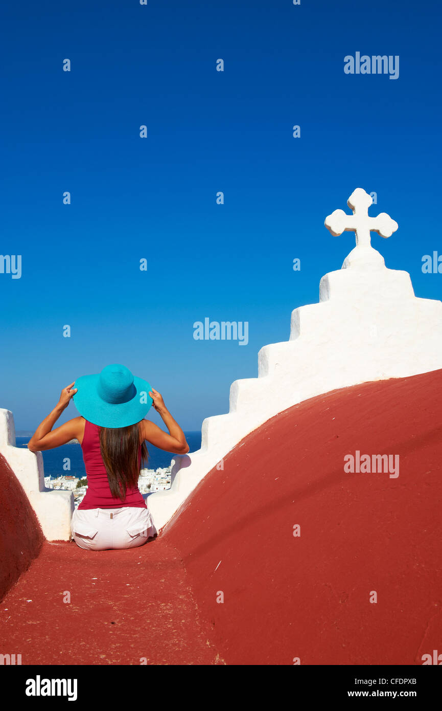 Sur le toit de l'église rouge,la vieille ville, la ville de Mykonos, Mykonos, Cyclades, Chora, îles grecques, Grèce, Europe Banque D'Images