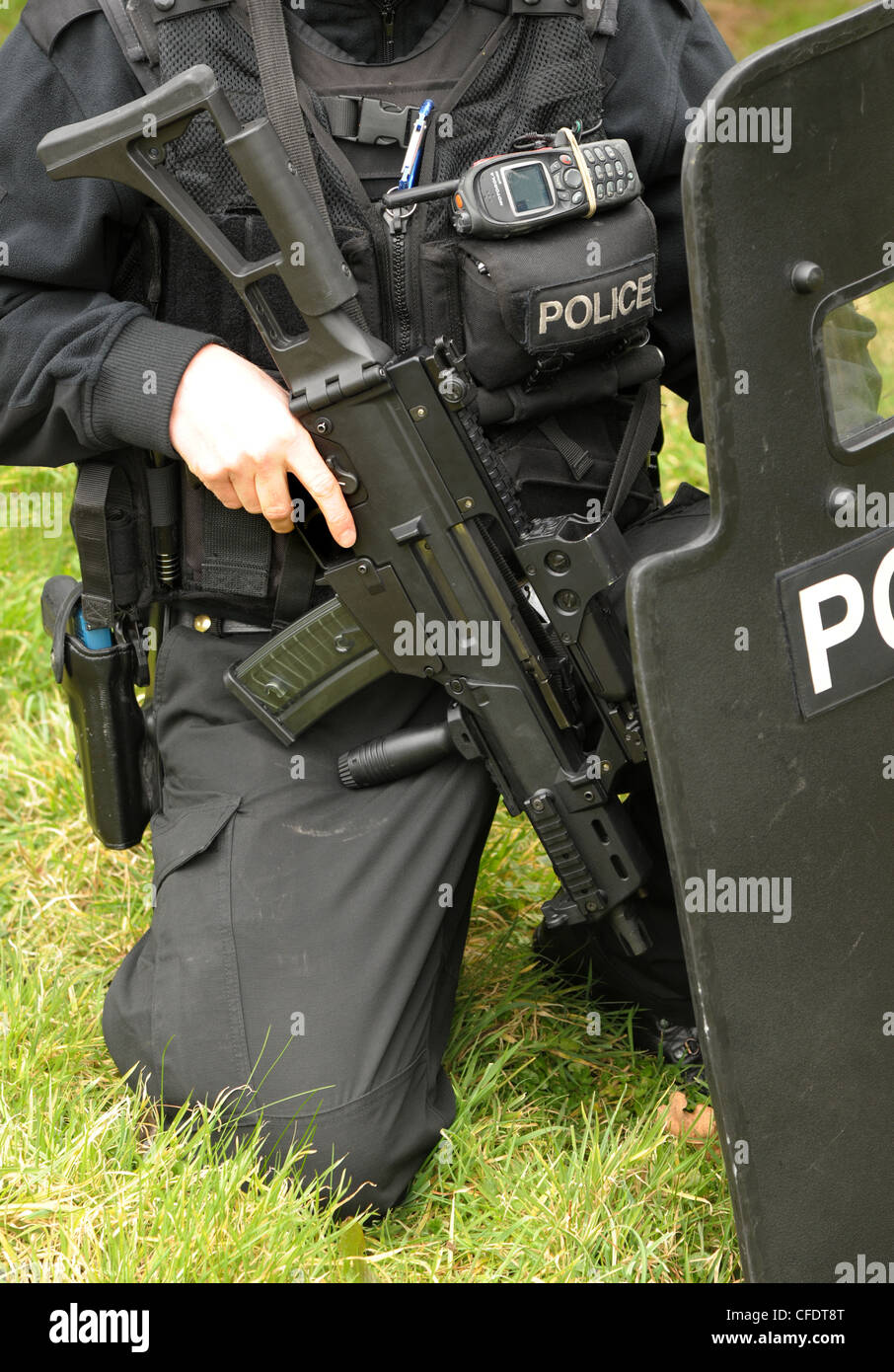 Des armes à feu la police armé d'un Heckler et Koch G36C Assault Rifle. La Police du SWAT. Banque D'Images