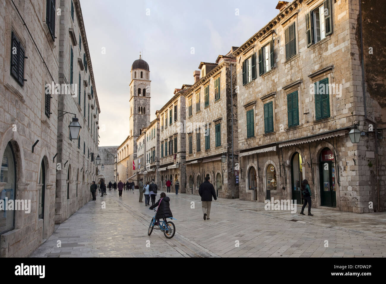 La rue Stradun, Vieille Ville, site du patrimoine mondial de l'UNESCO, Dubrovnik, Croatie, Europe Banque D'Images