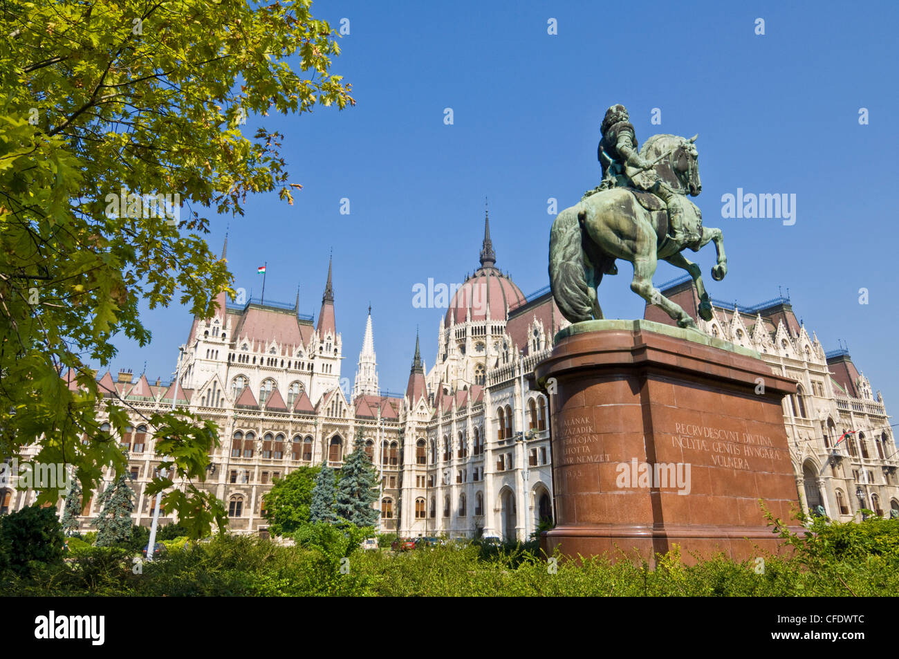 Le Parlement hongrois,entrée principale, Budapest, Hongrie Banque D'Images