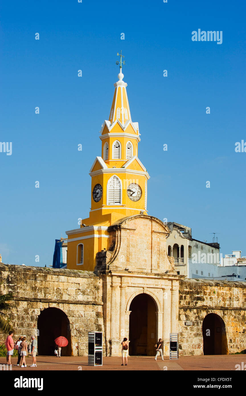 Ville de mur de la ville et Puerto del Reloj, Site du patrimoine mondial de l'UNESCO, Carthagène, Colombie, Amérique du Sud Banque D'Images