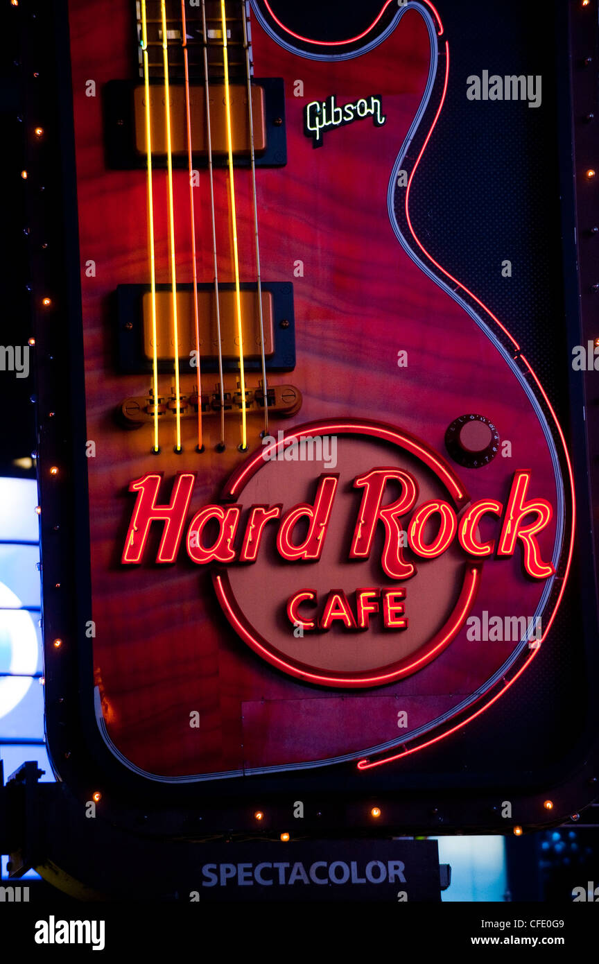 Hard Rock Cafe neon péché dans Times Square, New York, la nuit. USA. Banque D'Images