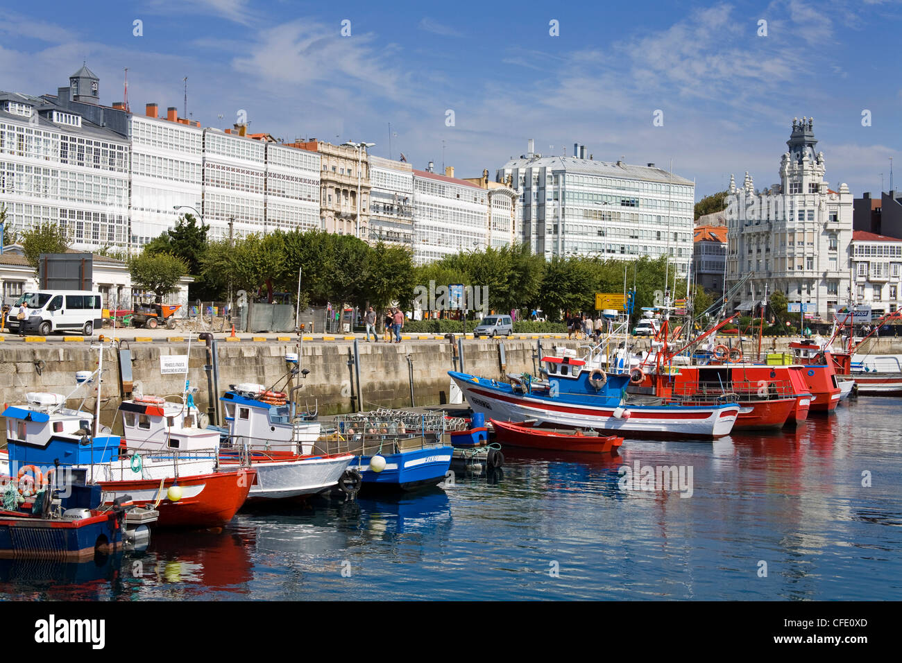 Bateaux de pêche dans la Darsena Marina, la Ville de La Corogne, Galice, Espagne, Europe Banque D'Images
