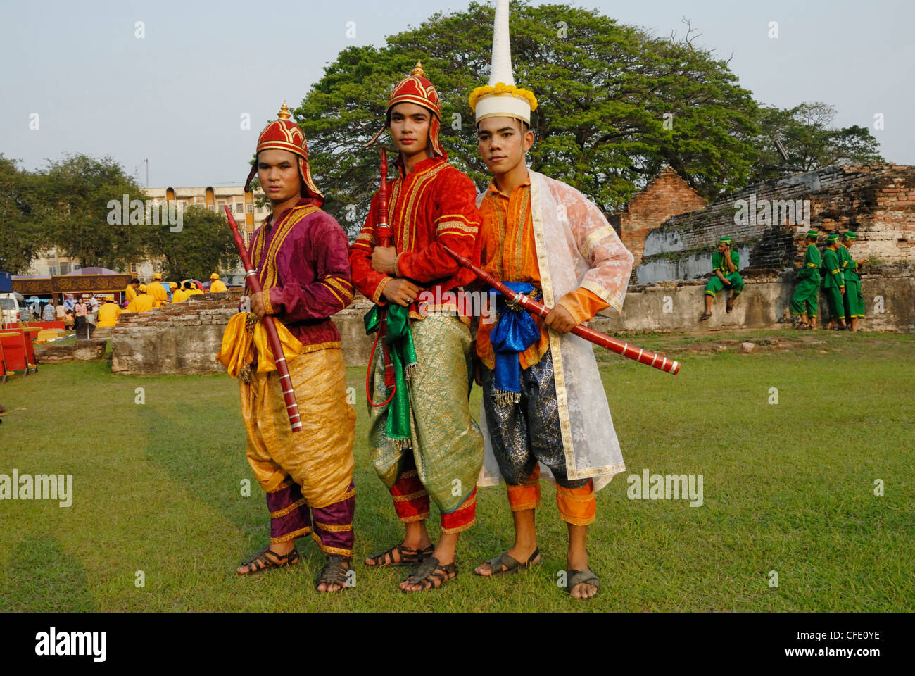 Thai costumes pour célébrer le grand, le Roi règne juste à Lop Buri Thaïlande le 15/02/2012 Banque D'Images