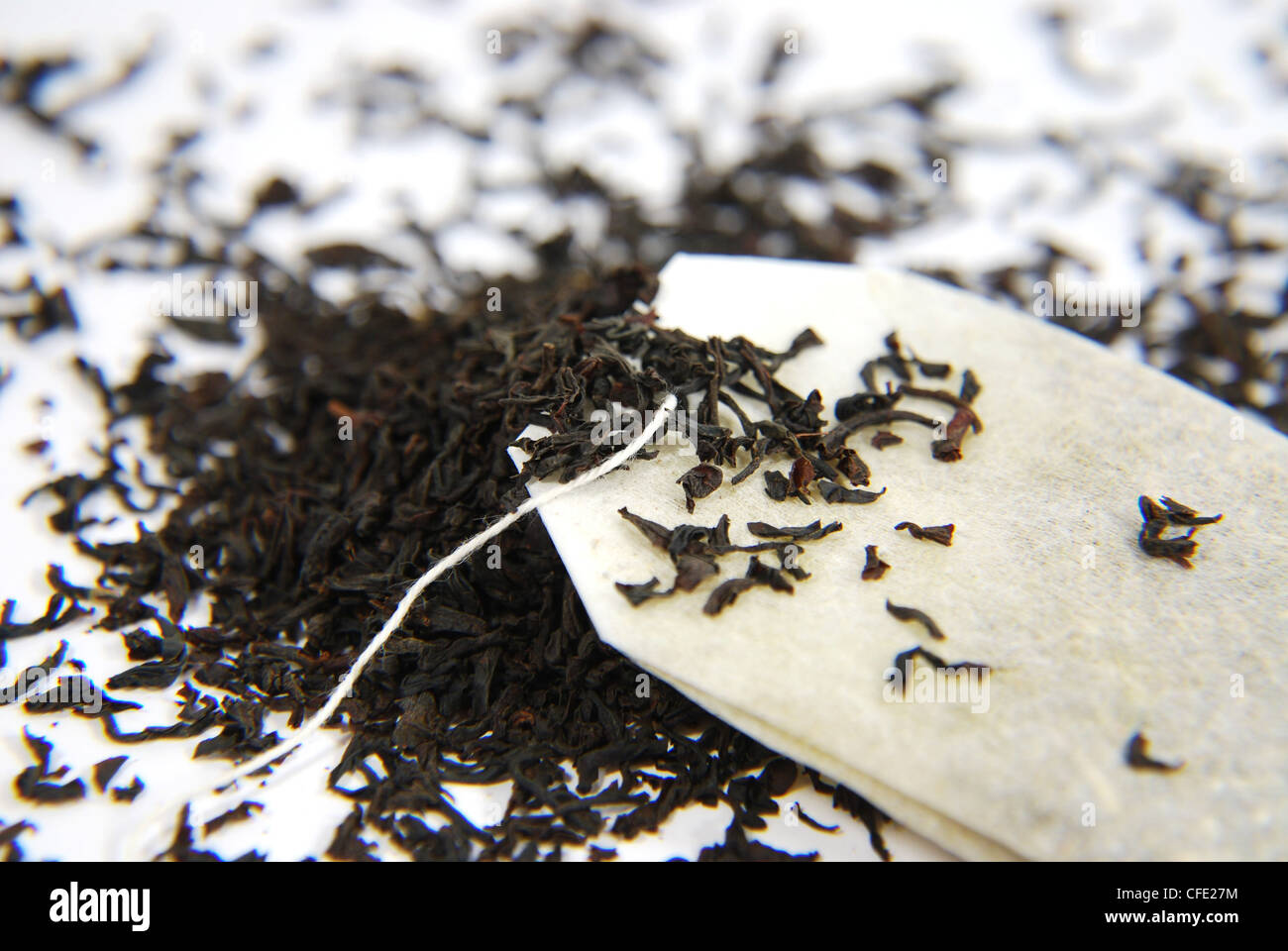 Plateau,Black,sachet de thé de fines herbes,isolé,sec,et,secs, Banque D'Images