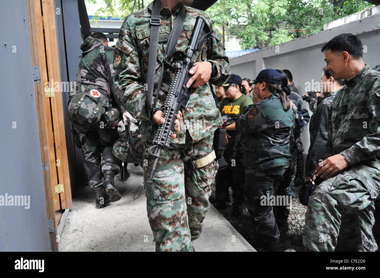 Cours de paramédic tactique du personnel des services de la santé de la police philippine. Banque D'Images