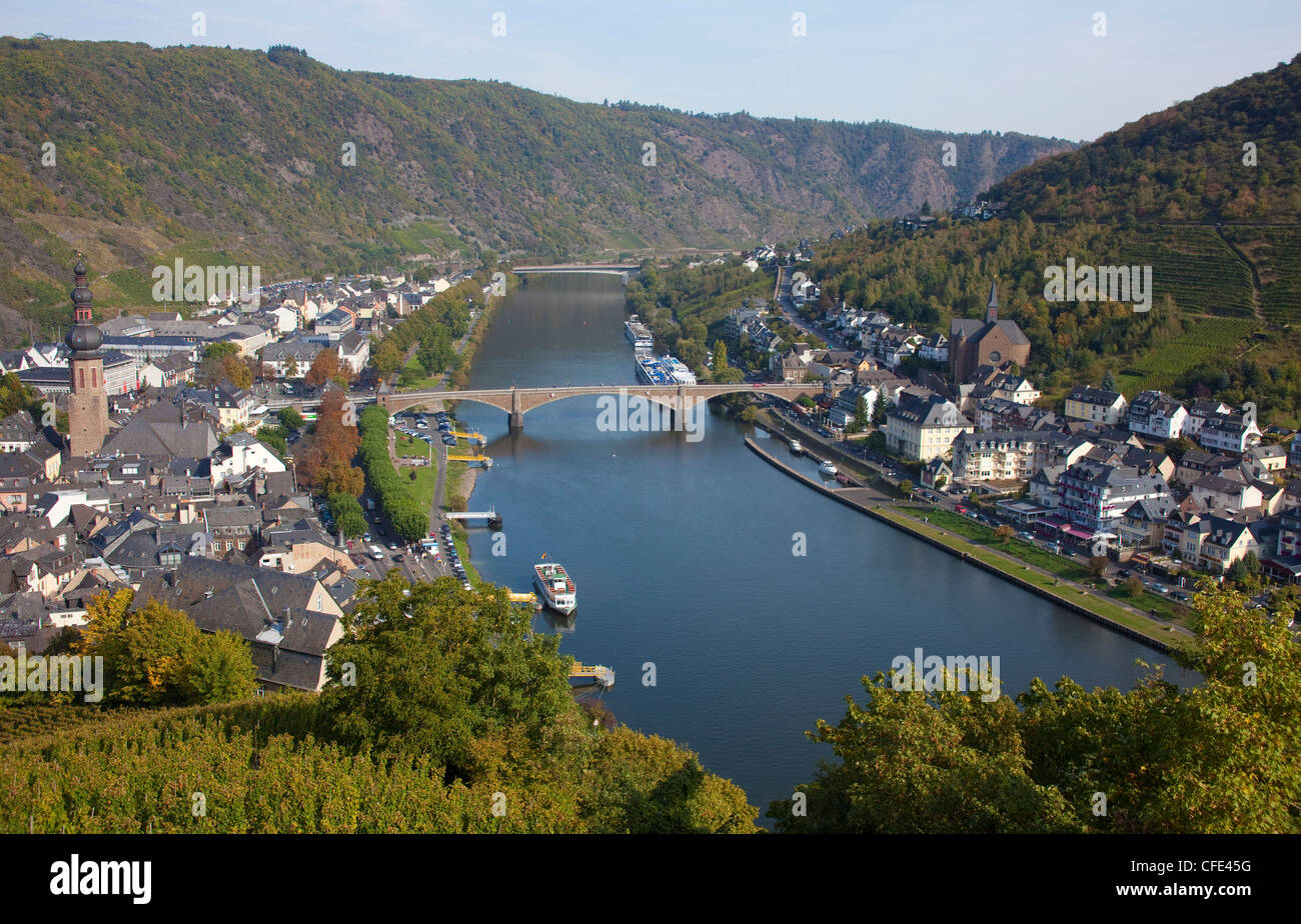 Vue du château sur la ville et rivière (Moselle), à Cochem, Rhénanie-Palatinat, Allemagne, Europe Banque D'Images
