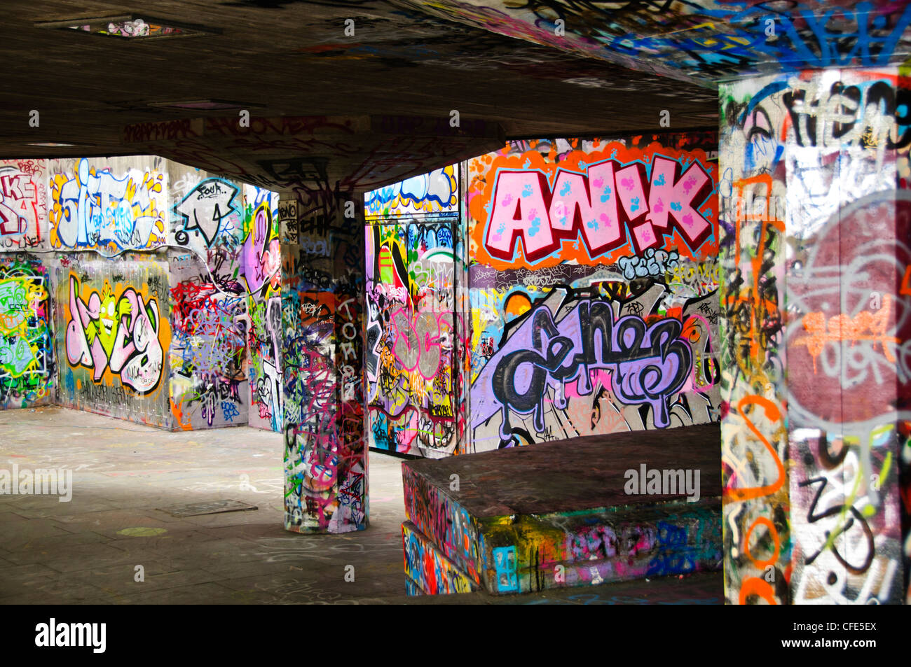 Le graffiti, Graffiti,Peinture,dessins,Zone utilisée pour le Skate Boarding,Thames London South Bank, Royaume-Uni Banque D'Images