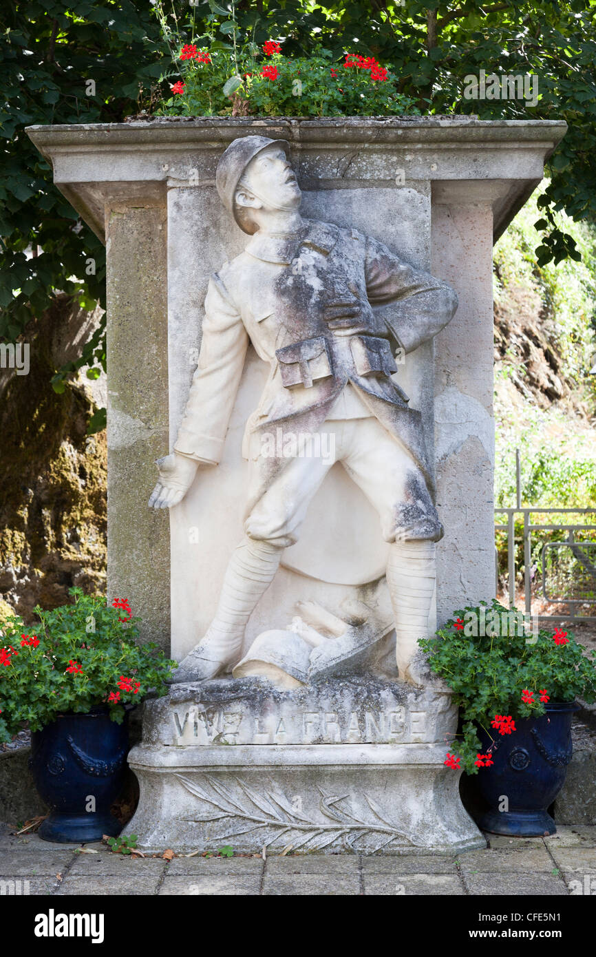 Soldat français War Memorial, Brusque, Aveyron, France Banque D'Images