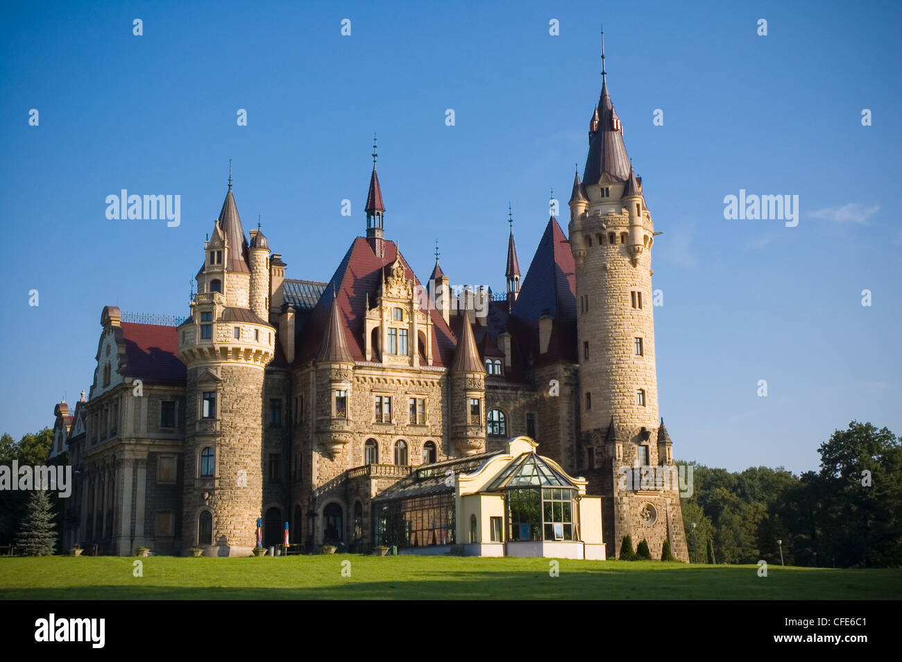 Château fabuleux à Moszna, près de Opole, Silésie, Pologne Banque D'Images