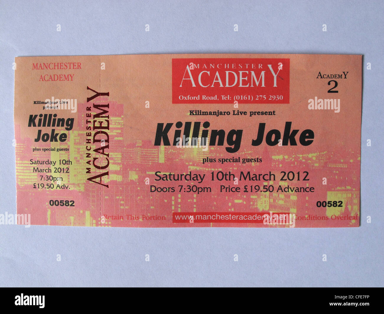 Billet de concert de Killing Joke pour Manchester Academy 10 mars 2012 tenue à une main Banque D'Images