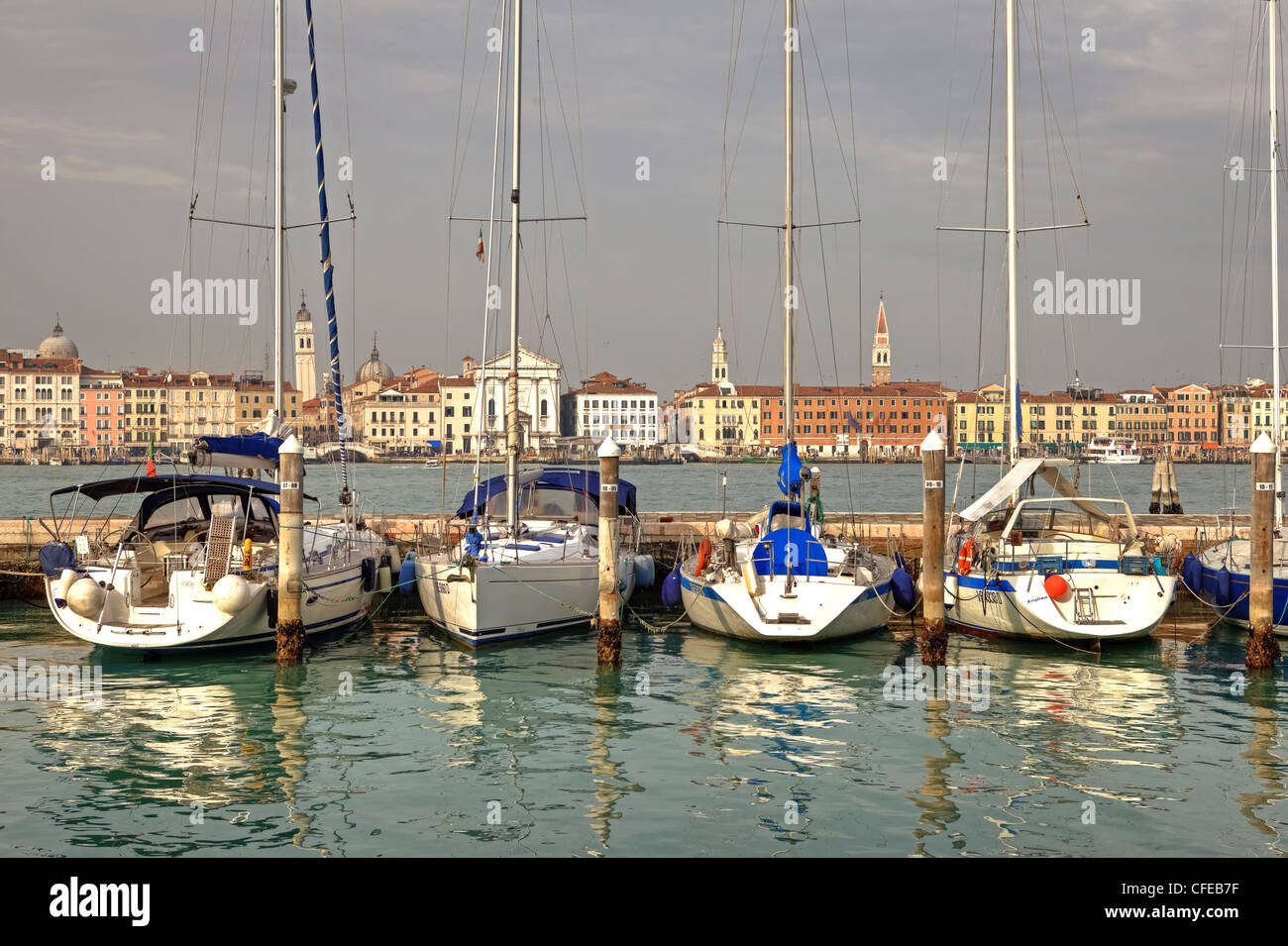 Marina, San Giorgio Maggiore, surplombant le quartier de Castello, Venise, Vénétie, Italie Banque D'Images