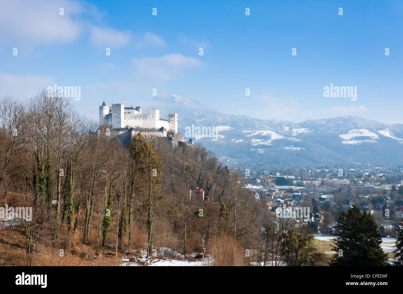 Paysage panoramique autrichienne de Salzbourg avec château Banque D'Images