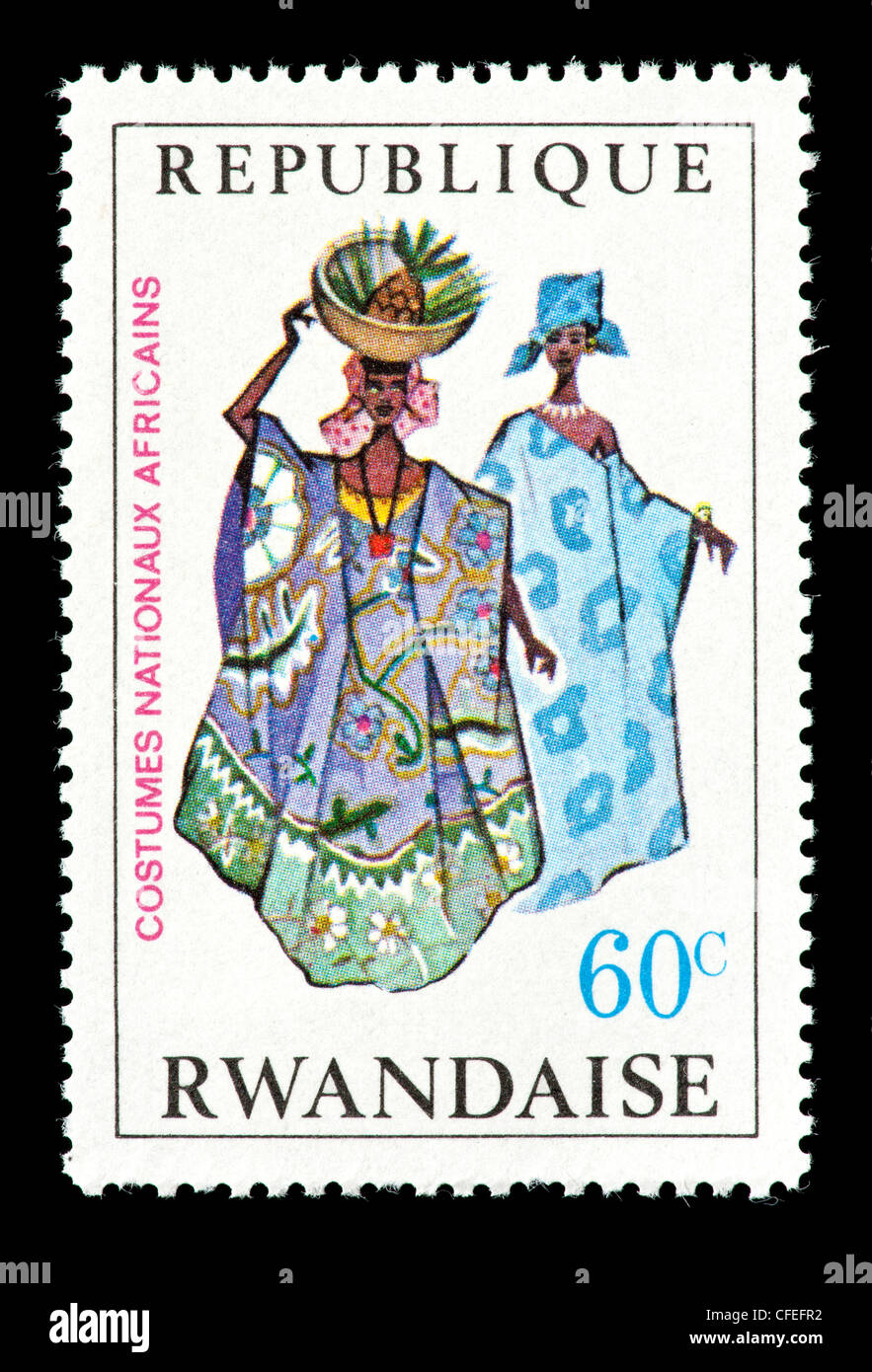 Timbre-poste du Rwanda représentant des femmes sénégalaises en tenue locale. Banque D'Images