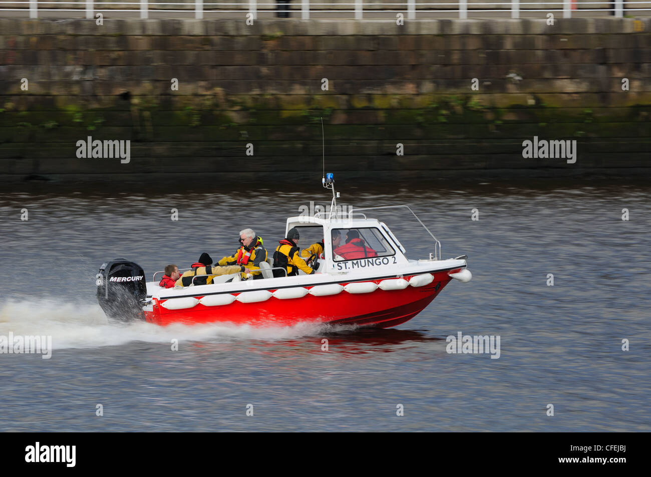 D'Incendie et de sauvetage de Strathclyde de neuf bateaux de sauvetage Sainte Mangouste 2 sur la rivière Clyde dans le centre de Glasgow, Ecosse Banque D'Images