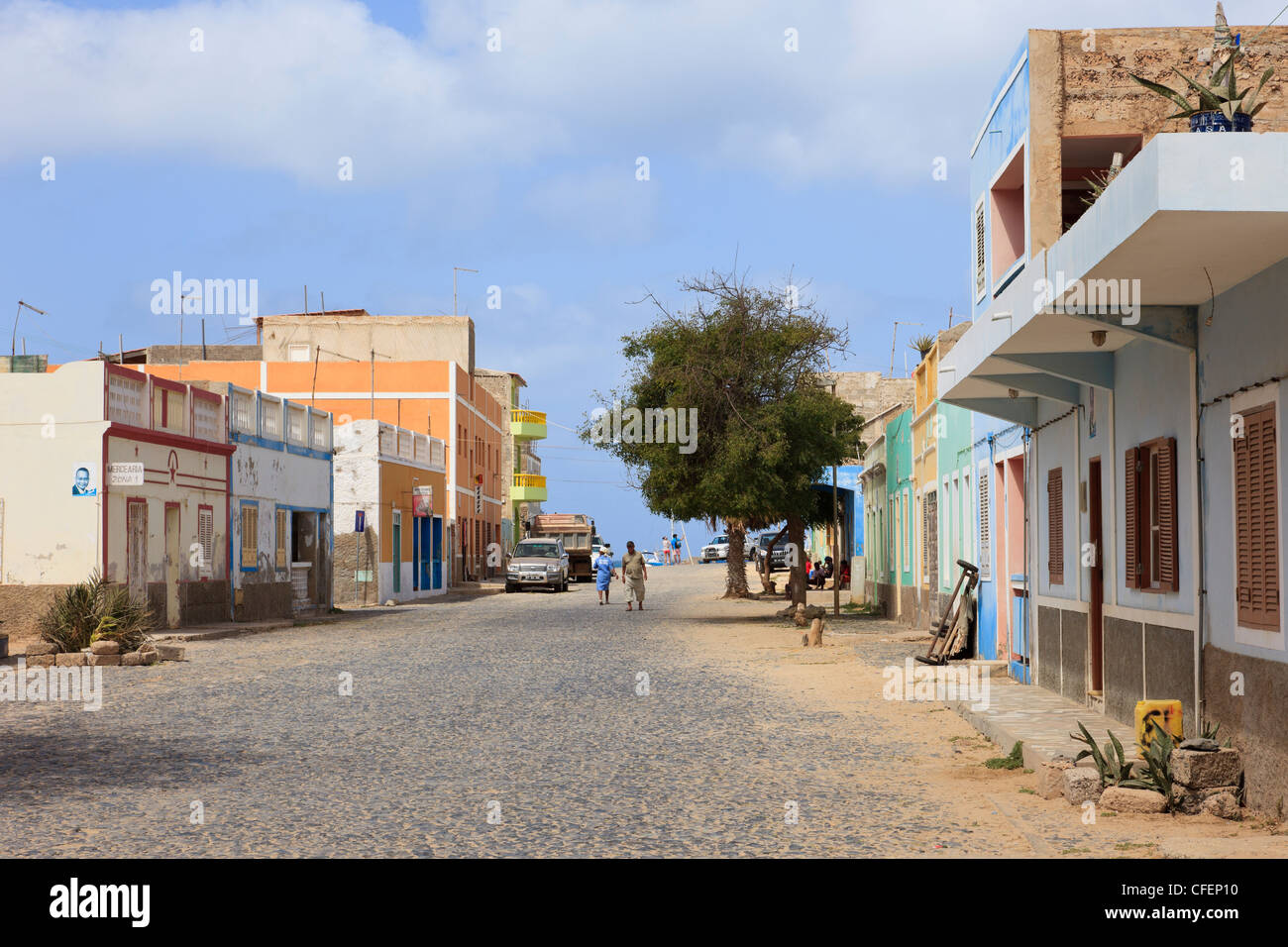 Sal Rei, Boa Vista, Cap Vert. Scène de rue typique avec ses maisons coloniales le long de la