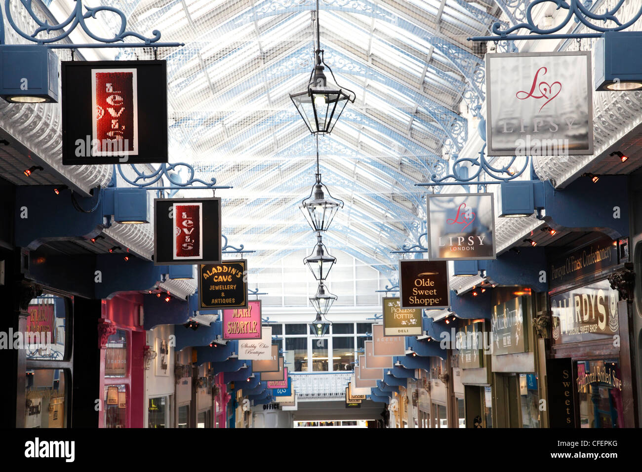 Queens Arcade, Leeds, West Yorkshire, Angleterre, Royaume-Uni Banque D'Images