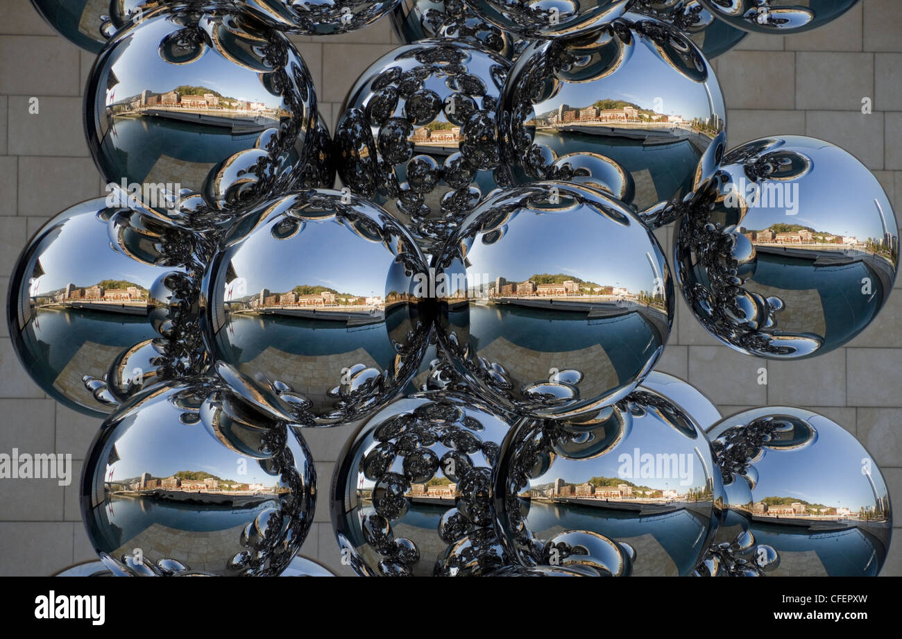 Anish Kapoor's installation en dehors du musée Guggenheim à Bilbao Espagne Banque D'Images