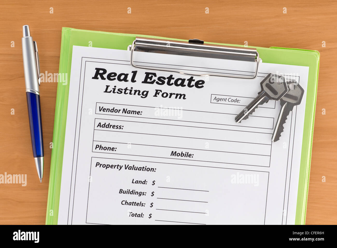 Formulaire d'inventaire des biens immobiliers avec des clés de la maison prêt à être rempli Banque D'Images