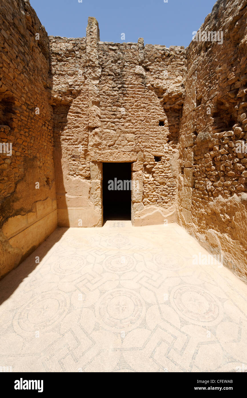 Bulla Regia. La Tunisie. Avis de sous-sol pavé mosaïque de la villa romaine connue sous le nom de la maison d'Amphitrite. Le point culminant de Banque D'Images