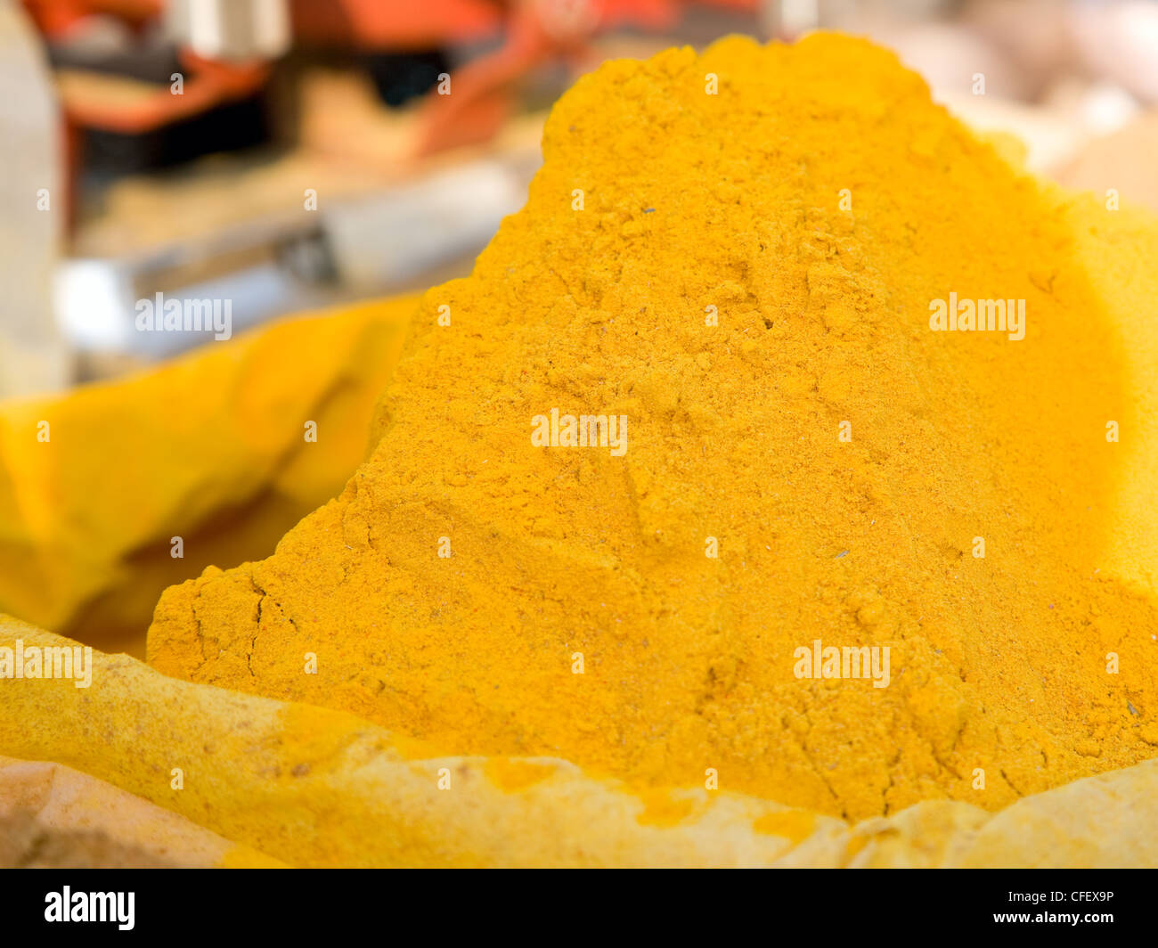 Poudre de curcuma Spice market pileat Banque D'Images