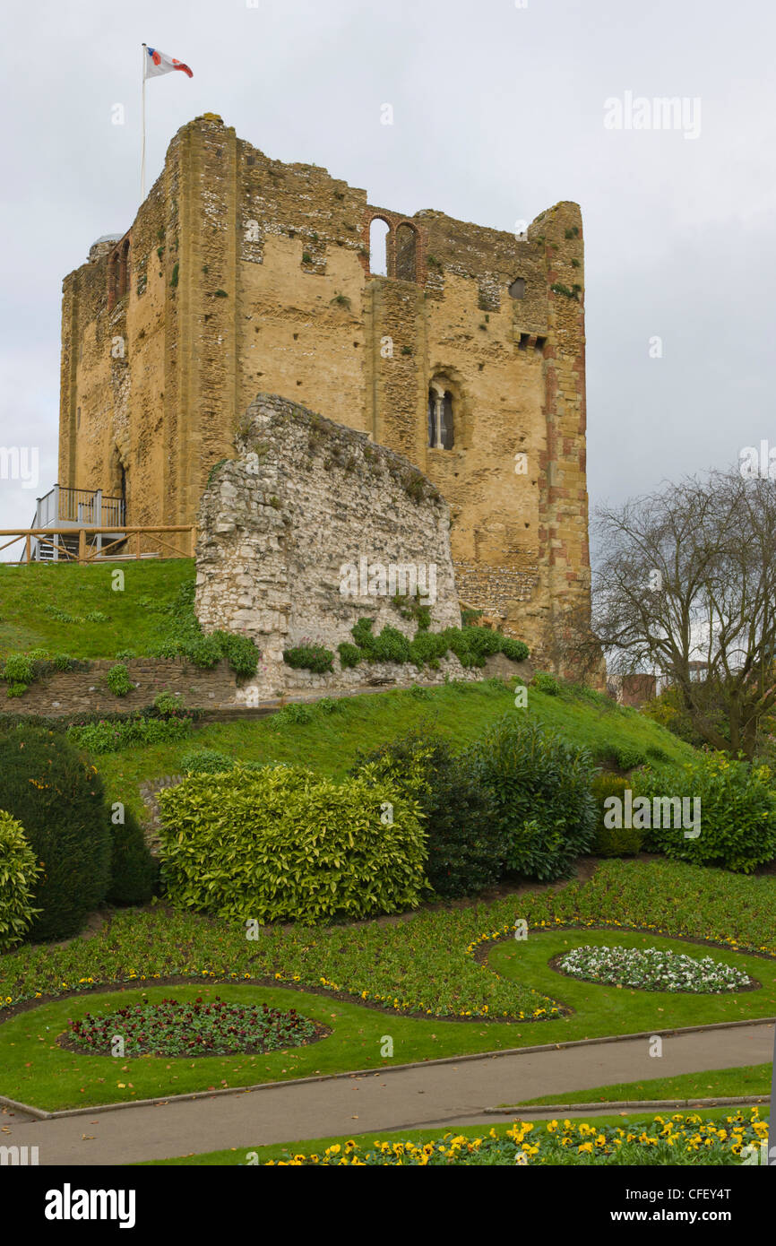 Le donjon et parc du château, Guildford, Surrey, England, UK Banque D'Images