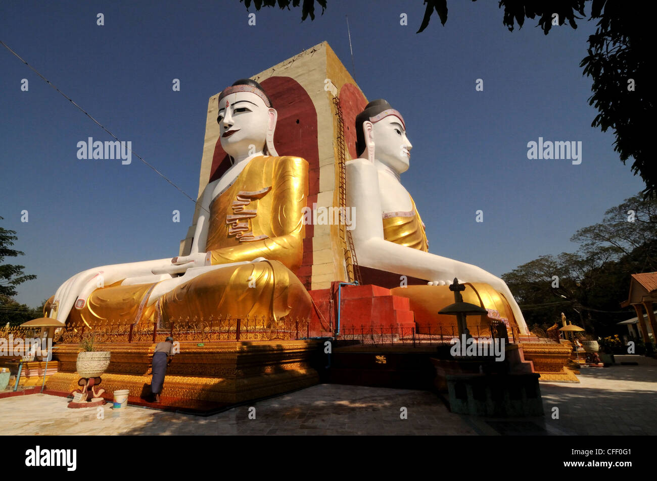 Bouddha KyaikPun, Bago, le Myanmar, l'Asie Banque D'Images