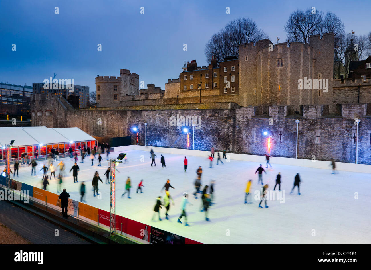 Patin à glace l'hiver, la Tour de Londres, Londres, Angleterre, Royaume-Uni, Europe Banque D'Images Patin à glace l'hiver, la Tour de Londres, Londres, Angleterre, Royaume-Uni, Europe Banque D'Images
