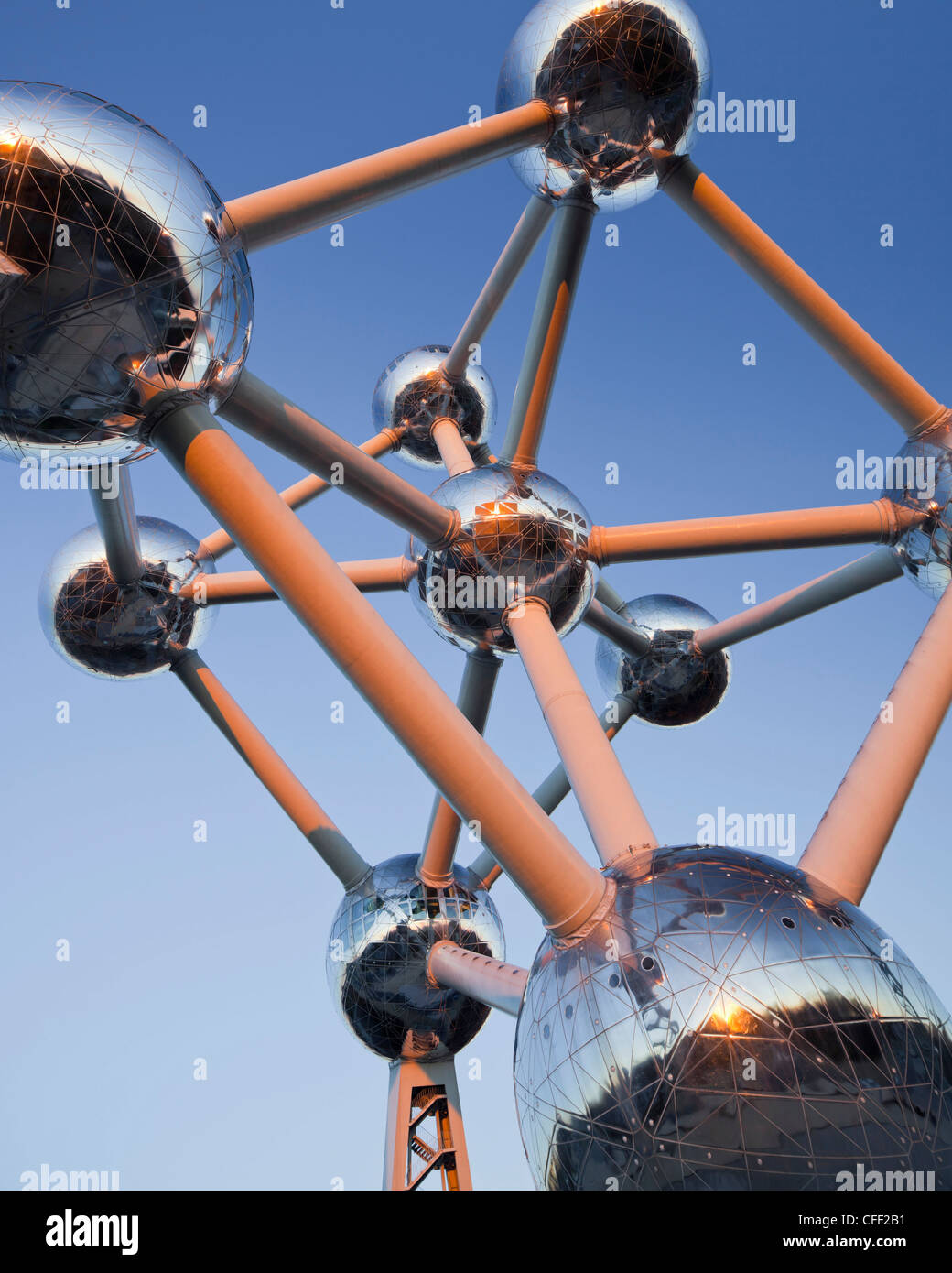 Low angle view de l'Atomium, Bruxelles, Belgique, Europe Banque D'Images