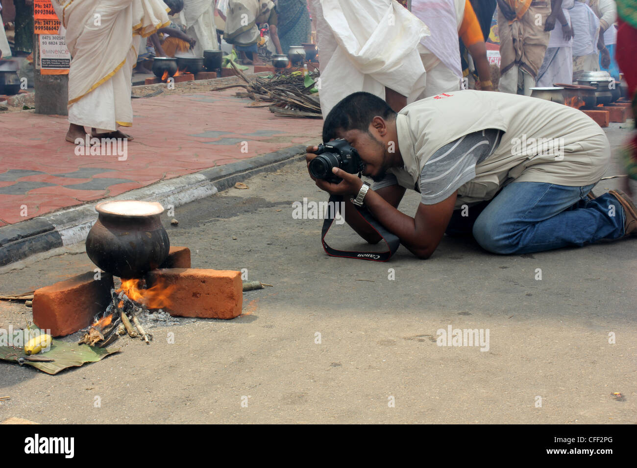 Attukal pongala de prise de vue photographe, Kerala Inde Banque D'Images