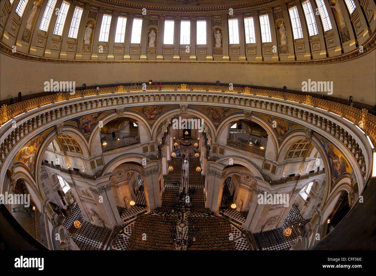 Whispering Gallery et la nef, intérieur de la Cathédrale St Paul, Londres, Angleterre, Royaume-Uni, Europe Banque D'Images