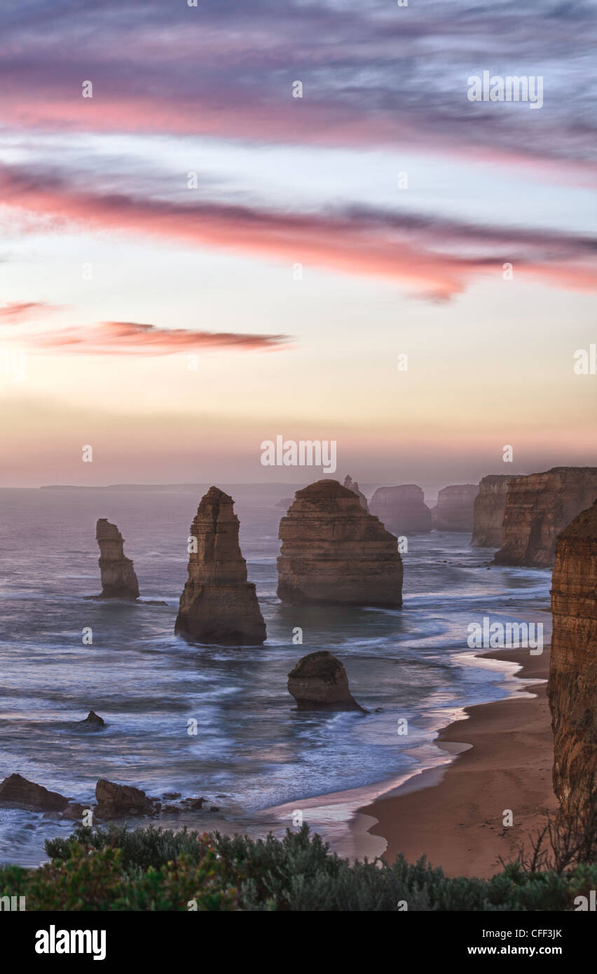 Au coucher du soleil les douze apôtres, Port Campbell National Park, Great Ocean Road, Victoria, Australie Banque D'Images
