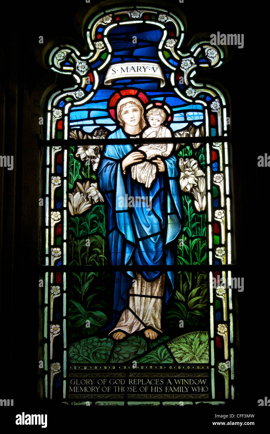 Vitrail de Saint Mary, des cloîtres, de la cathédrale de Gloucester, Gloucester, Gloucestershire, England, UK Banque D'Images