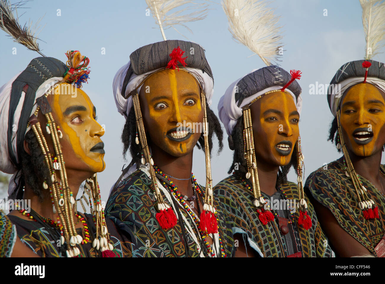 Wodaabe-Bororo les hommes lors de l'Assemblée Gerewol concours de beauté masculine, une réunion de l'Afrique de l'Ouest Wodaabes Peuls Bororo (peul), Niger Banque D'Images