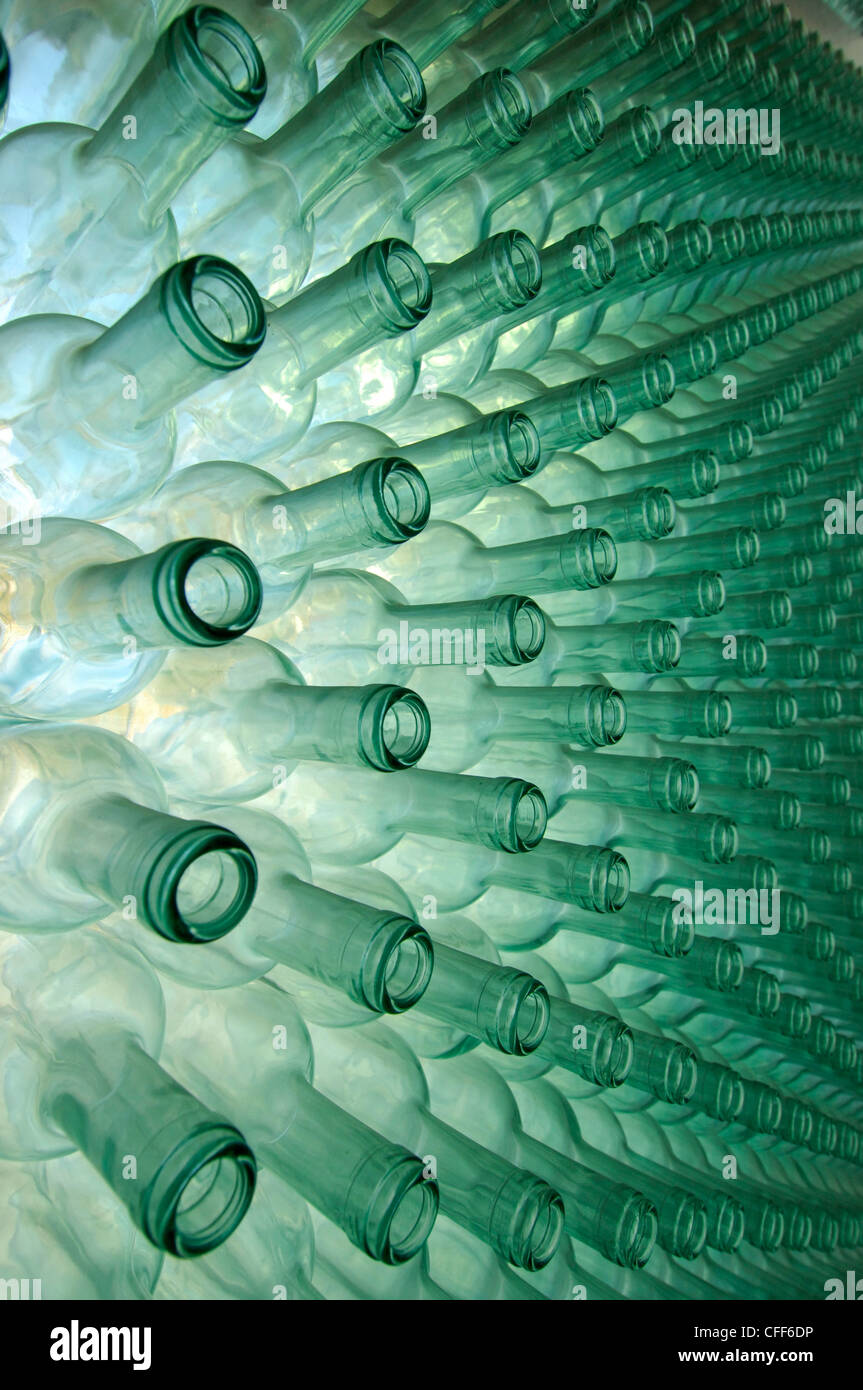 Des bouteilles vides à la Cave Saint Michel, Eppan an der Weinstrasse, Tyrol du Sud, Italie, Europe Banque D'Images